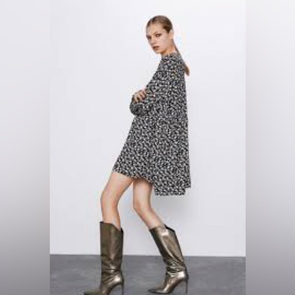 Zara floral babydoll dress with pockets. Size M